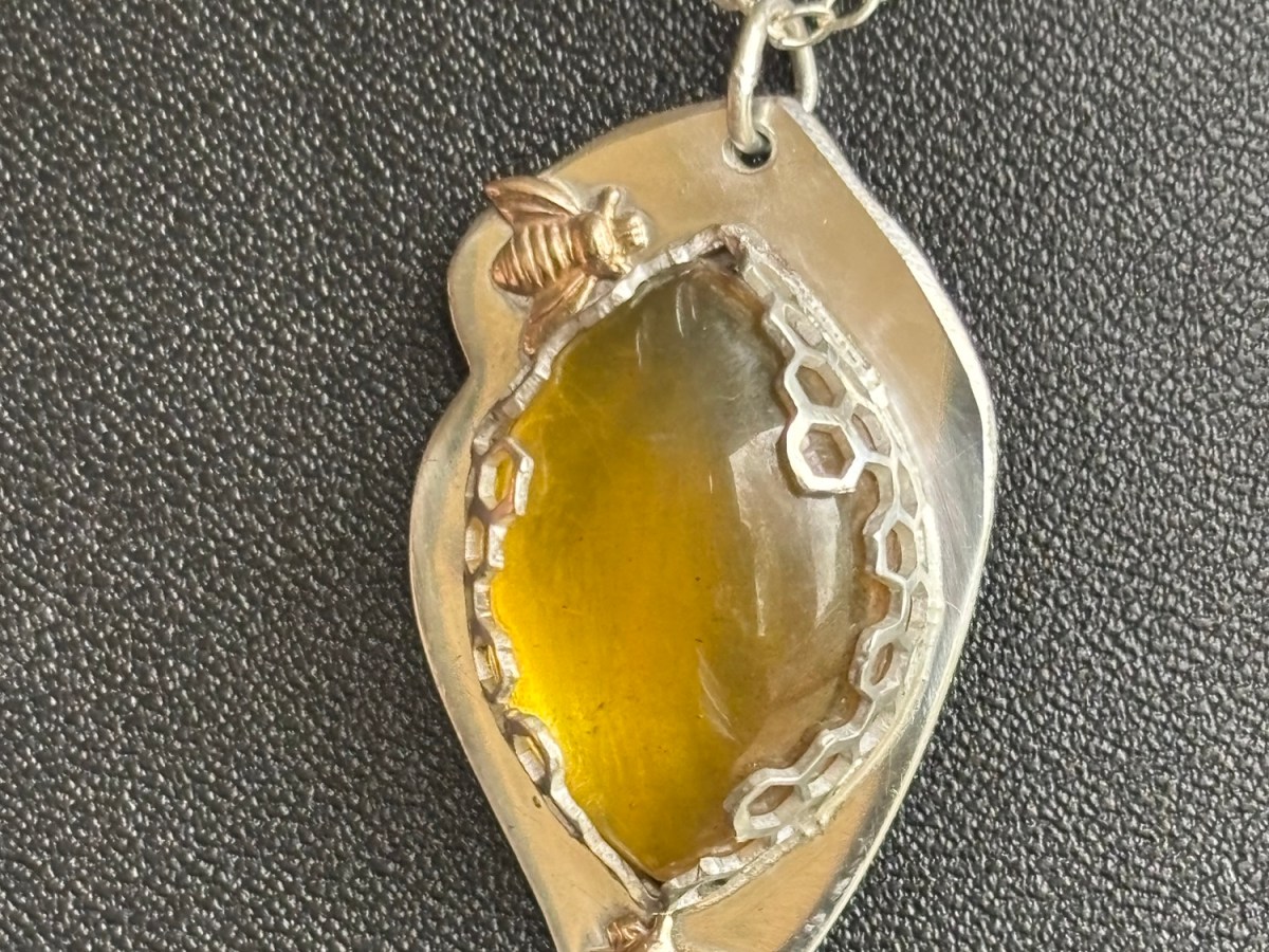 14kt gold bees &&nbsp;amber
